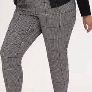 Torrid Black & White Plaid Houndstooth Crepe Pull on 1x